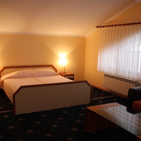 Kovanlika Hotel Razgrad Exterior photo