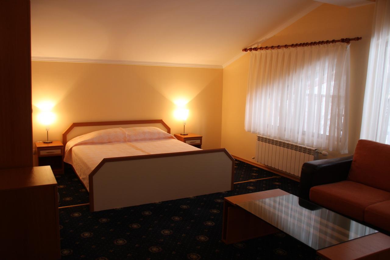 Kovanlika Hotel Razgrad Exterior photo